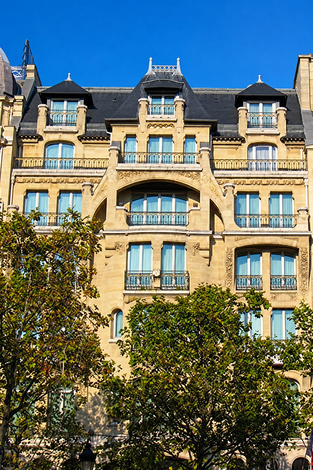 Façade d’un immeuble haussmannien en pierre